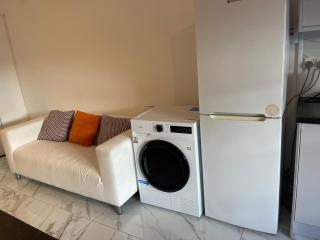Cardiff inner city centre Cosy house share bathroom fast WiFi - 1