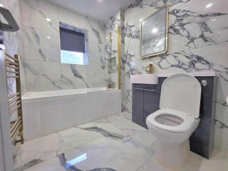 New 3 Bed Home, Sleeps 6, 2 Bath, Free Parking, Private Gated - 5