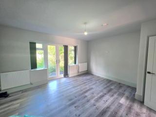 New 3 Bed Home, Sleeps 6, 2 Bath, Free Parking, Private Gated - 3