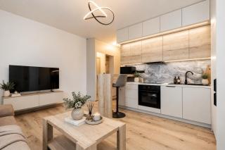 ALURE RESIDENCES 9 & 24h self check-in, private parking in front of the apartment building included, new building, terrace, the apartment building has its own park with a lake and outdoor fitness, children's playground, CITY CENTER - 3