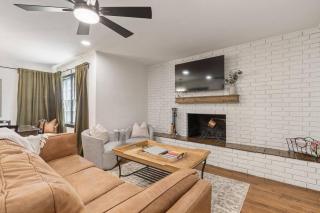 Home Sweet Home 3BR · King · Fenced Yard · TU/Expo - 2