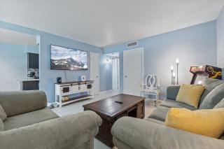 Pet & Family Friendly 2BR Fenced Yard King Bed - 0