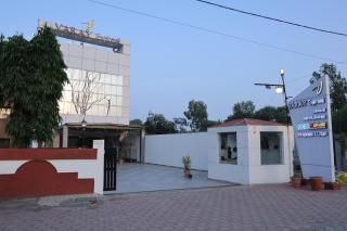 Hotel Varay Express - 9