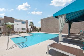 Pet & Family Friendly 2BR Fenced Yard King Bed - 7