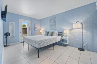 Pet & Family Friendly 2BR Fenced Yard King Bed - 1