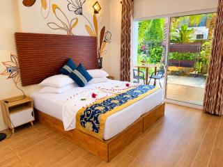 Blue Water Thoddoo Inn - 1