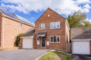 Tails and Trails - Home with numerous scenic walks nearby - 0