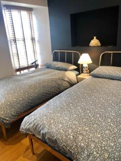 Lofty, elevated luxury apartment at Tenby Harbour - 7