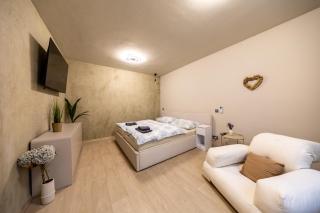 Heart of Mikulov Apartment - 6
