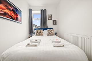 Central 3 Bedroom Terrace House at Burnley with Free Parking & Sleeps upto 6 Guests, Hosted by Eason Stays - 7