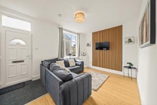 Central 3 Bedroom Terrace House at Burnley with Free Parking & Sleeps upto 6 Guests, Hosted by Eason Stays - 9