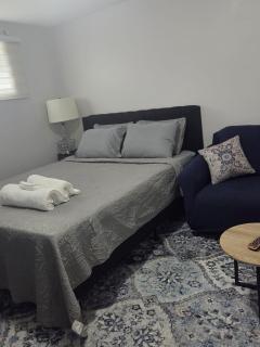 Deluxe Private Room in a Shared Apartment- Comfortable and Convenient - 6