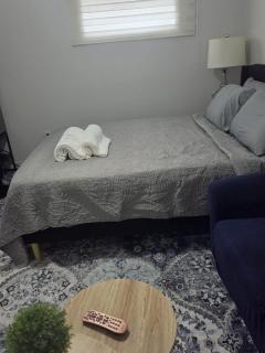Deluxe Private Room in a Shared Apartment- Comfortable and Convenient - 3