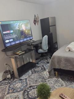 Deluxe Private Room in a Shared Apartment- Comfortable and Convenient - 5
