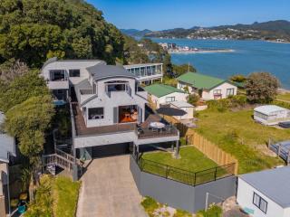 Ocean View Beach Beauty - Tairua Holiday Home - 8