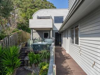 Ocean View Beach Beauty - Tairua Holiday Home - 4