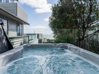 Ocean View Beach Beauty - Tairua Holiday Home - 3