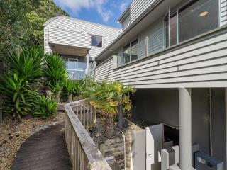 Ocean View Beach Beauty - Tairua Holiday Home - 3
