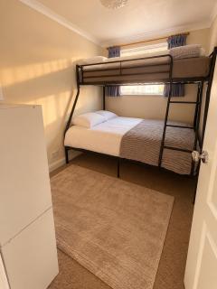 Bentley's Cosy Cottage- Perfect for Families, Contractors and Long Stays-Sleeps 5-Pet Friendly - 2