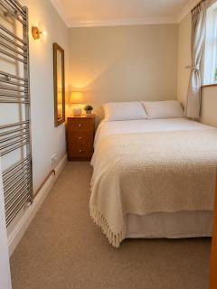 Bentley's Cosy Cottage- Perfect for Families, Contractors and Long Stays-Sleeps 5-Pet Friendly - 6