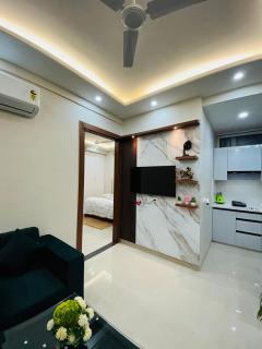 The Lodgers Luxury 1 BHK Apartments Near Golf Course Road Gurgaon - 1
