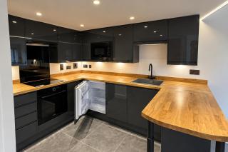 Bedford 1-Bed Apartment Sleeps 4 with Parking - 9