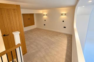 Bedford 1-Bed Apartment Sleeps 4 with Parking - 8