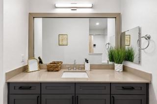 Upscale Executive Stay on Prime Location - 4