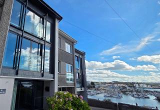Light Filled 3 Bedroom House on The Barbican - 0