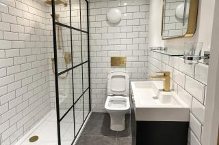 Bedford 1-Bed Apartment Sleeps 4 with Parking - 6