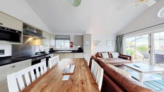 Sandy Bay Hideaway - Part of the The Bay Filey Holiday Village with pool, gym and direct beach access, pub, restaurant, tennis and meadows walks - Filey - 6