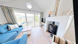 Sandy Feet Retreat - Part of the The Bay Filey Holiday Village with pool, gym and direct beach access, pub, restaurant, tennis and meadows walks - 6