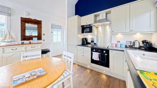 Sandy Feet Retreat - Part of the The Bay Filey Holiday Village with pool, gym and direct beach access, pub, restaurant, tennis and meadows walks - 3