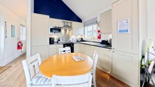 Sandy Feet Retreat - Part of the The Bay Filey Holiday Village with pool, gym and direct beach access, pub, restaurant, tennis and meadows walks - 2