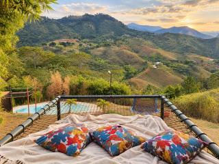 Glamping con tina privada y vista a la montaña - 5