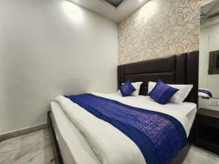 Oly Hotel Unique Near New Delhi Railway Station - 1