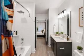 Elegant 1BR Retreat. Resort Pool, Balcony, Gym - 7