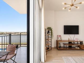 Yas canal 1 -1BR | Balcony, F1 + Park Deals - 3