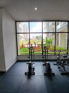 CasaAluma Luxury 1 BR Pool Gym Sauna Balcony - 4