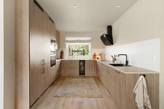 Luxury Villa, panoramic city views with pool table - 9
