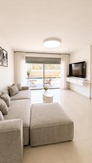 Ground Floor Parfum Private Heated pool 3BR - 8