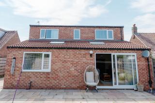 Spacious Garden Home York and A64 - Dog Friendly - 3