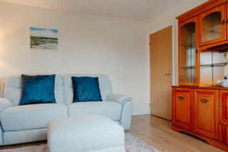 Spacious Garden Home York and A64 - Dog Friendly - 1