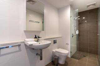 Kingston Foreshore Flat with Garden View - Hosted by Canstay - 6