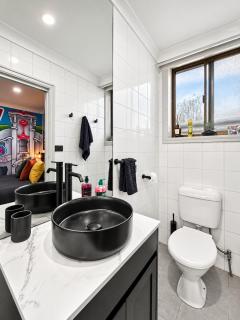 A Cool Little Hideaway in the Heart of Fitzroy - 2