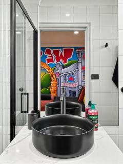 A Cool Little Hideaway in the Heart of Fitzroy - 1