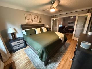Spacious 3BR Retreat w Balcony Gazebo - 0
