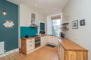 Bright 2 Bed Top-Floor Corner Flat in Morningside - Pass the Keys - 9