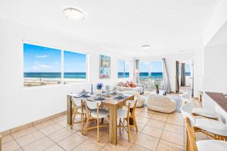 Immaculate Beachfront Views, Pool, Spa, Parking - 9