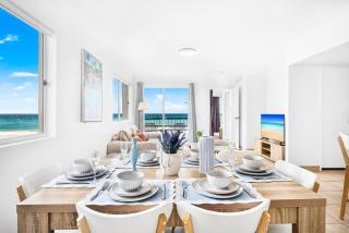 Immaculate Beachfront Views, Pool, Spa, Parking - 8